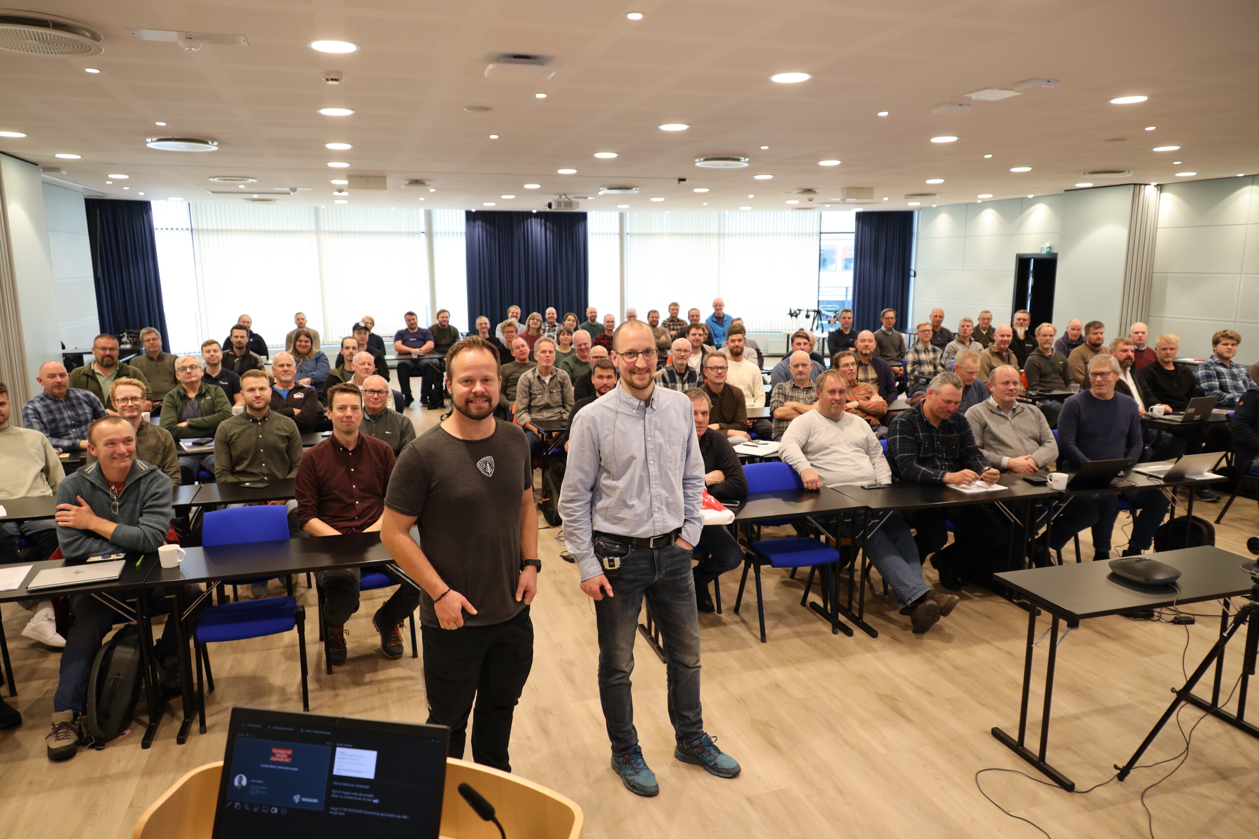 Se bilder og presen­ta­sjoner fra Fagsamling vei&nbsp;2025